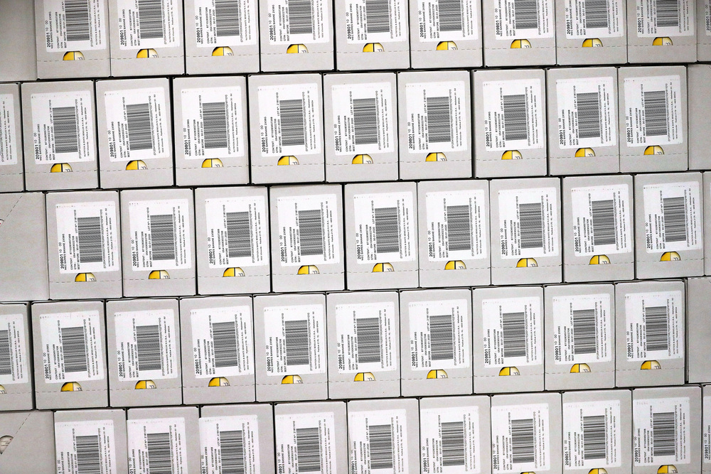 Etykietowanie kartonów systemem drukująco-etykietującym Markem-Imaje 2200